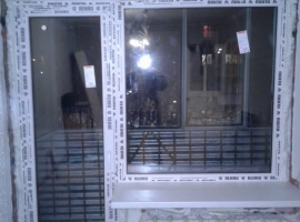 Дверь металлопластиковая "Rehau Blitz" (ш*в) 690*2080 и окно металлопластиковое Rehau Blitz (ш*в) 1150*1270,цвет белый купить по низкой цене в городе Анапа