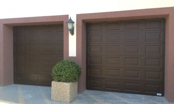 Секционные гаражные ворота Doorhan  (ш*в) 3450*2125,RAL8014,филенка,ручные купить по низкой цене в городе Анапа