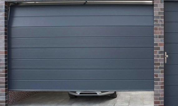Секционные гаражные ворота Trend Alutech  (ш*в) 3000*3000, RAL7016,M-Гофр,ручные, стандартный монтаж купить по низкой цене в городе Анапа