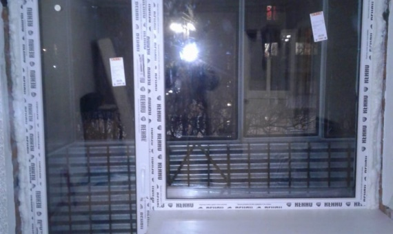 Дверь металлопластиковая "Rehau Blitz" (ш*в) 690*2080 и окно металлопластиковое Rehau Blitz (ш*в) 1150*1270,цвет белый купить по низкой цене в городе Анапа