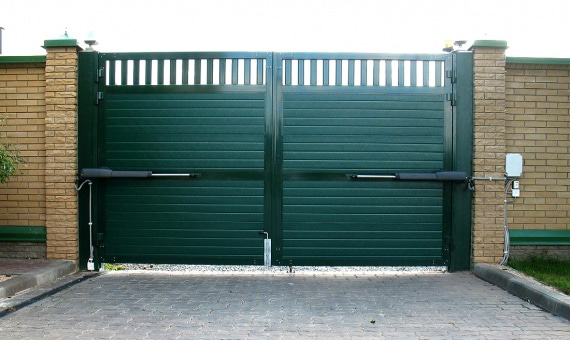 Распашные алюминиевые ворота Doorhan (ш*в) 3750х2100, RAL6005,доска купить по низкой цене в городе Анапа